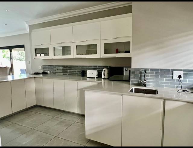 4 BEDROOM HOUSE FOR SALE IN LOMBARDY ESTATE
